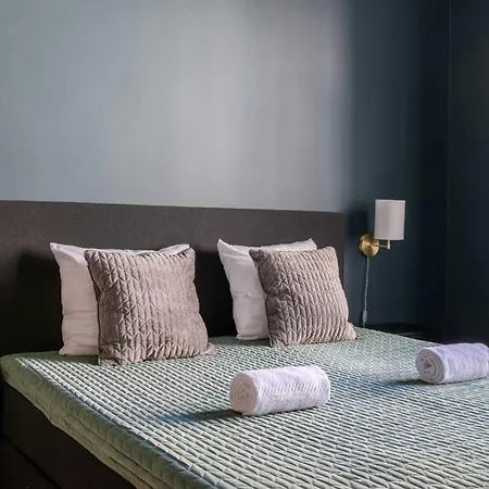 Centrally Located 3 Bedroom Apartment Apartment