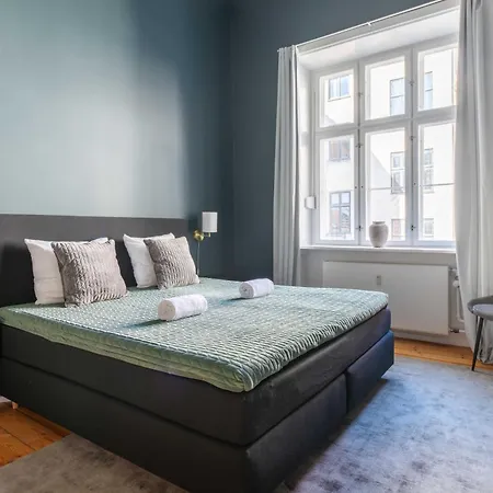 Centrally Located 3 Bedroom Apartment *