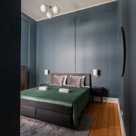 Centrally Located 3 Bedroom Apartment Apartment *
