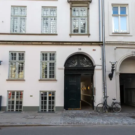 Centrally Located 3 Bedroom Apartment Apartment *