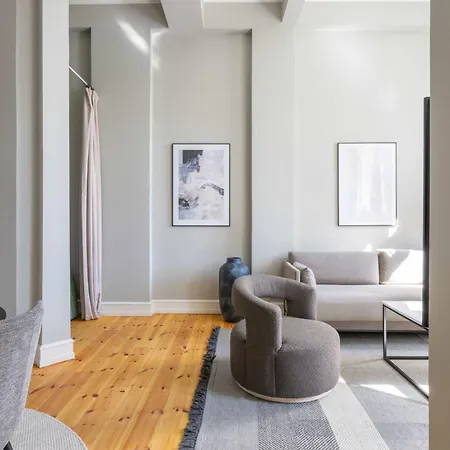 Apartment Centrally Located 3 Bedroom Apartment