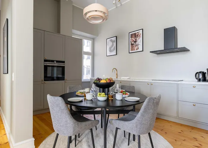 Апартаменты Centrally Located 3 Bedroom