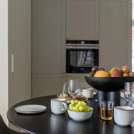 Centrally Located 3 Bedroom Appartamento